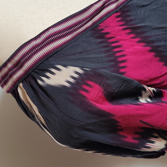 BCBGMAXAZRIA Faux Wrap Top with Built In Tie Belt - Medium - Picture 5 of 12